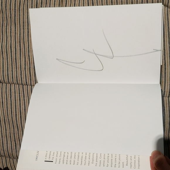 Connor Franta signed book - A work in progress - Picture 2 of 3